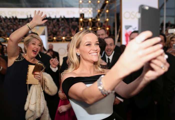 Reese Witherspoon is by far the friendliest celebrity on the red carpet