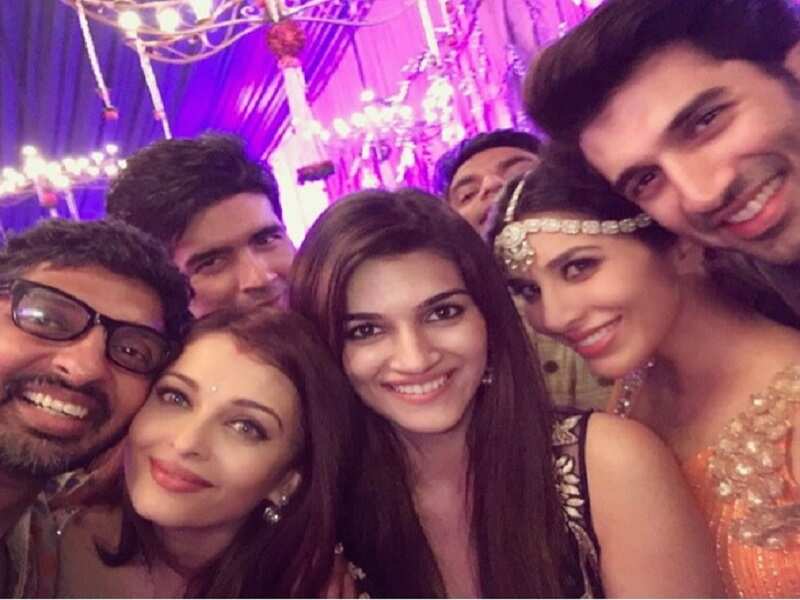 Niranjan Iyengar, Aishwarya Rai Bachchan, Manish Malhotra, Kriti Sanon, Sophie Choudry and Aditya Roy Kapoor at the Bachchan’s residence