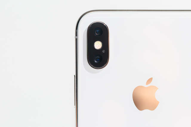 TheiPhone X's rear cameras take great photos. Both lenses have optical image stabilization, which means it takes better shots in low-light environments while minimizing the "shaky cam" effect.