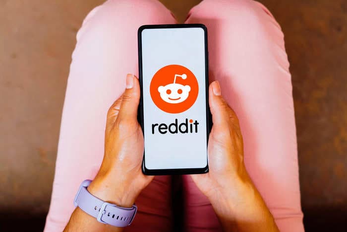 Reddit sent messages to its protesting mods threatening to boot them if they don't get in line and end their virtual protest, The Verge reports