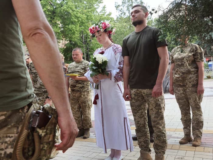 Newlywed soldiers on Ukraine's frontline dream of growing old together: 'The main thing is to survive'