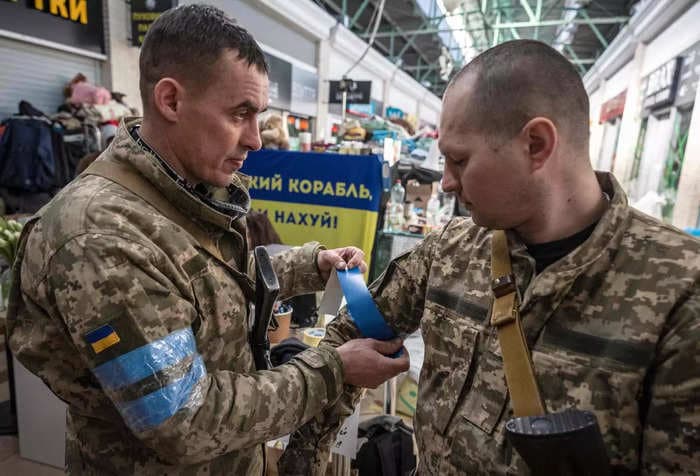Recruitment officers in Ukraine are resorting to conscription raids on gyms and shopping centers: report