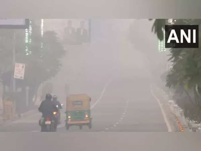 Delhi records season's minimum Temperature at 3.6 degrees, dense fog reported across North India