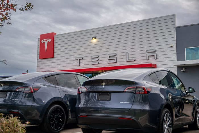 Some Tesla owners just got a cool new update that makes loading their cars a lot easier