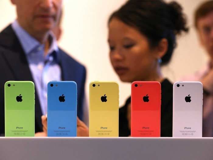 HOW TO SPOT A FAKE: Counterfeit iPhone 5Cs and 5Ss Are Already Everywhere