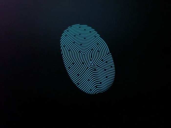 Watch How Apple's New iPhone 5S Fingerprint Scanner Could Be Hacked