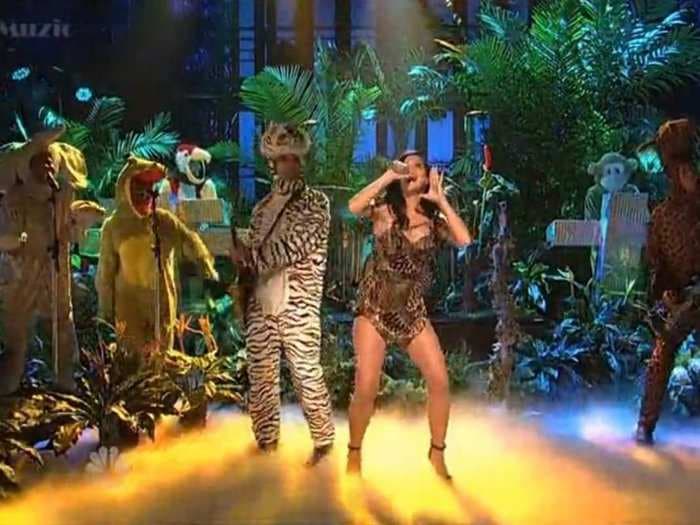 Katy Perry Turns 'SNL' Into A Jungle To Perform 'Roar'