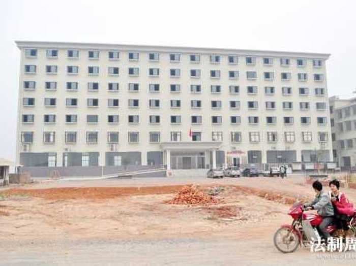 This Enormous Chinese Government Building Was Built For Just 8 People