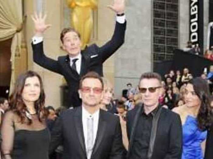 Benedict Cumberbatch Perfectly Photobombs U2 On Oscar Red Carpet