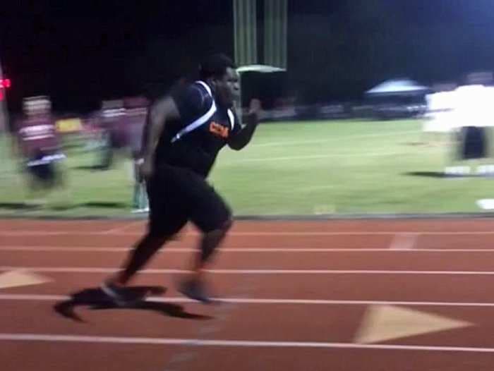 315-Pound Lineman Runs A 4.9-Second 40 Yard Dash, Dominates Everyone In Relay Race 