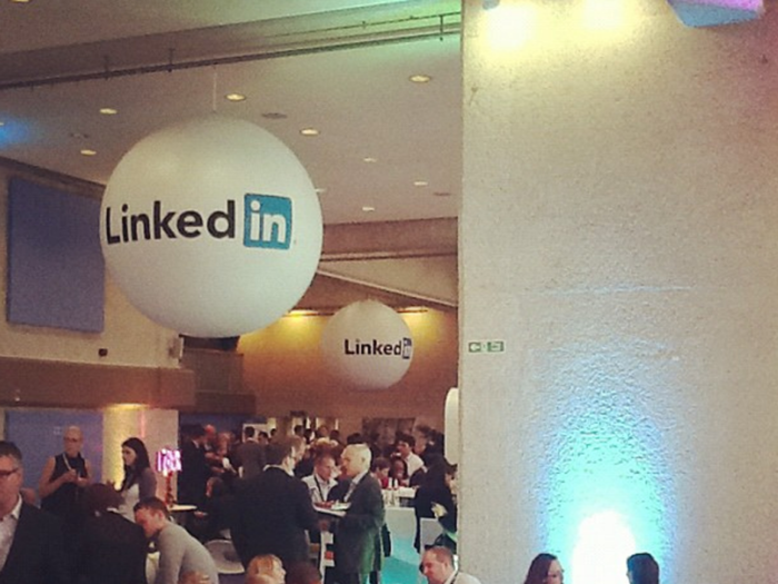 You Can Find Anyone's Email Address On LinkedIn Using This Tool
