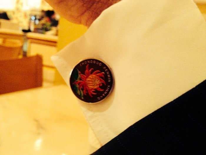 Check Out Jim Chanos' Sweet Chinese Yuan Cuff Links