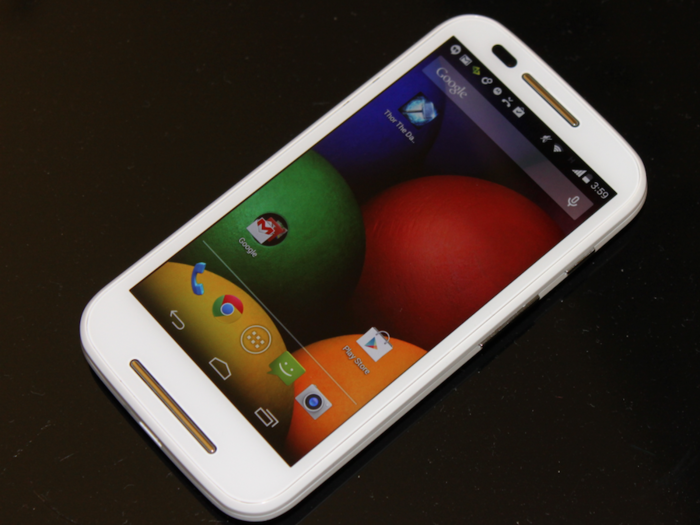 REVIEW: Motorola's New Dirt-Cheap Smartphone Is Perfect If You Hate Carrier Contracts