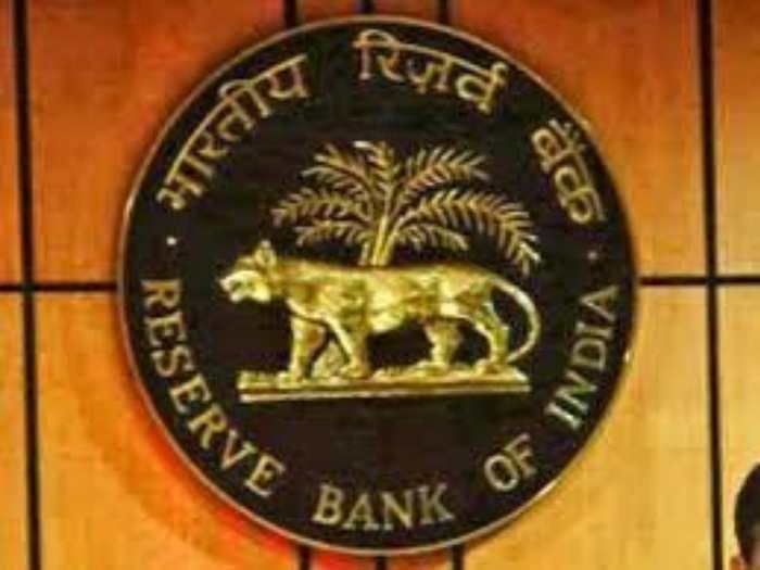 RBI Keeps Repo Rate Unchanged, Slashes SLR By 50 bps