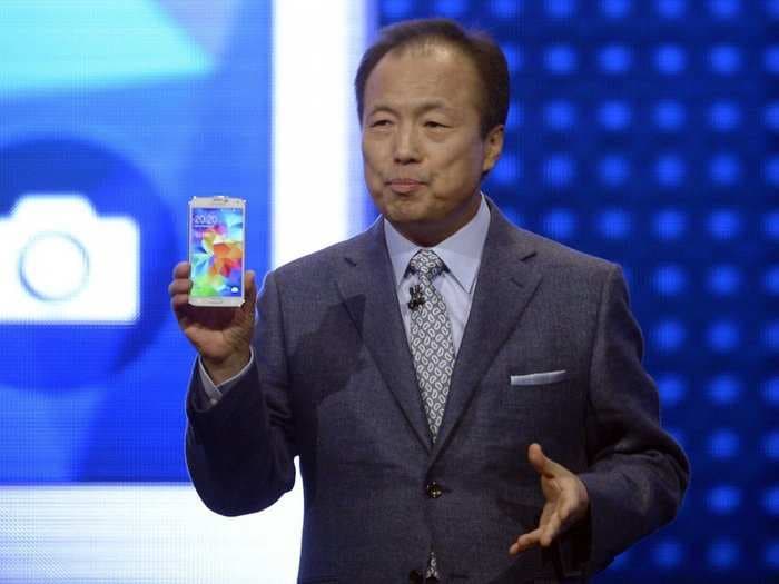 It's Time For Samsung To Use Its Force To Clobber All Smartphone Rivals
