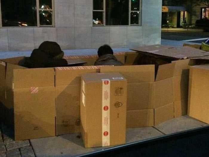 The Line For The iPhone 6 Stretches 12 City Blocks This Morning - And People Are Sleeping In Boxes