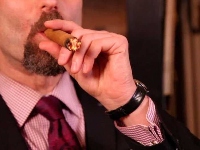 How To Smoke A Cigar Without Looking Like A Total Amateur