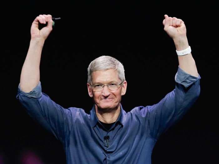 Apple just became the world's first $700 billion company