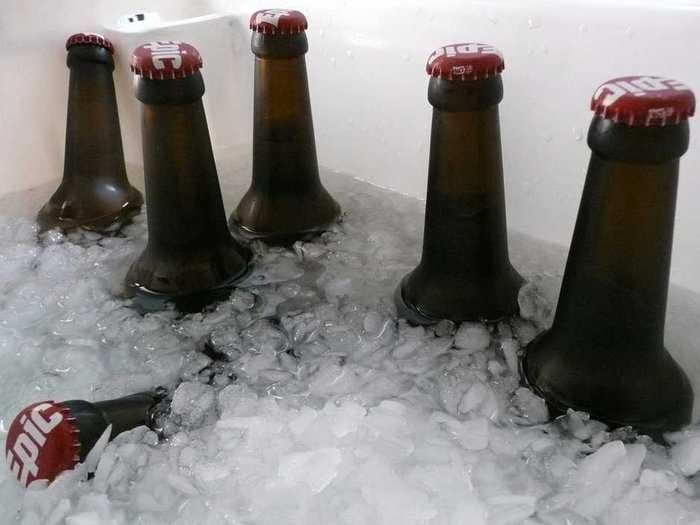 Here's how much ice you need to cool your beer, according to math