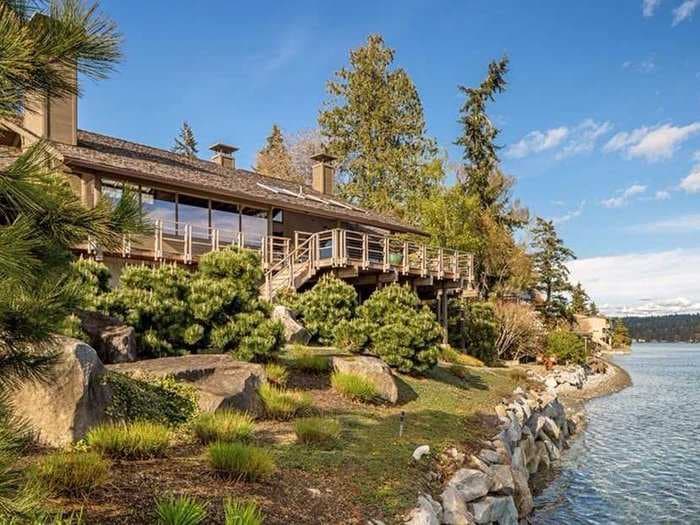 A northwest retreat built by Bill Gates' and Paul Allen's architect is on the market for $2.75 million