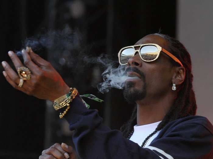  Snoop Dogg just invested in an Uber-for-weed startup, Eaze