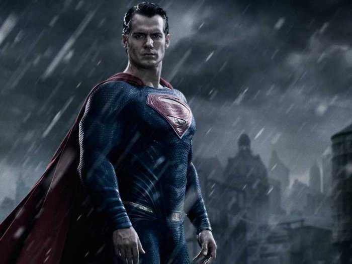Warner Bros. is letting fans sign up to see the 'Batman V Superman' trailer in theaters Monday