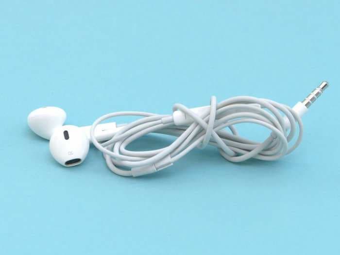 3 ways to keep your iPhone headphones tangle-free