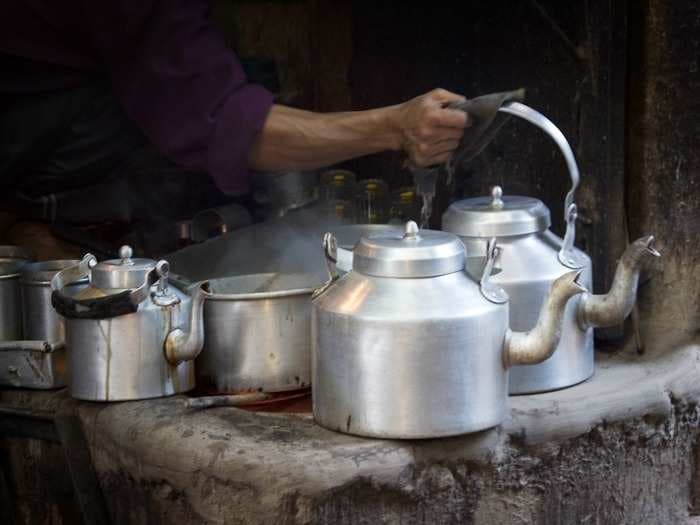 Tea vendor makes lawyers sweat, wins case against top bank
