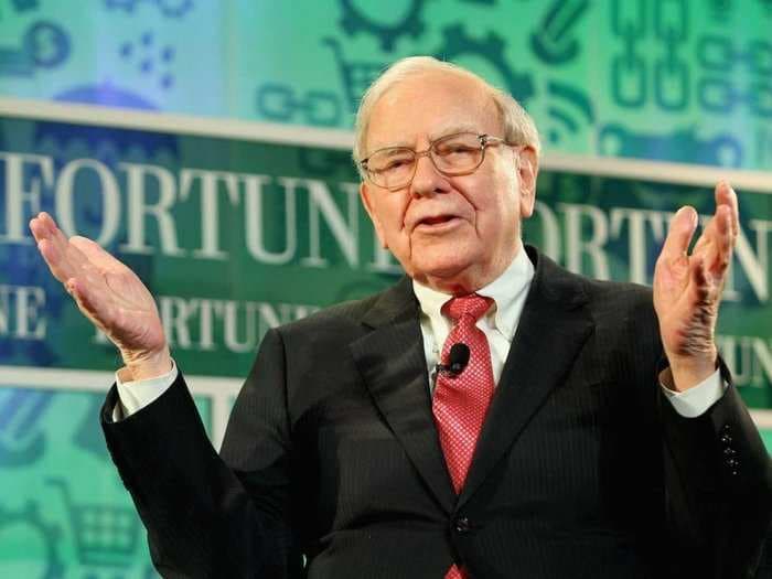 How Warren Buffett chooses a great stock, in 4 steps