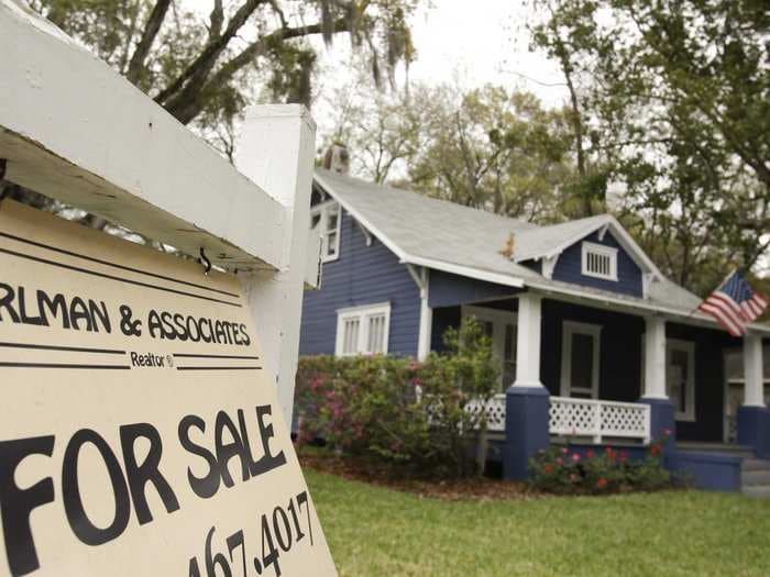 Pending home sales rise less than expected