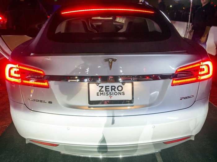 Analysts say Tesla shares are too expensive, raise their price target 177%