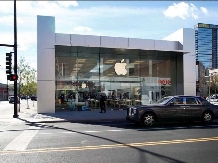 Apple has hired an auto manufacturing executive from Fiat Chrysler, raising more questions about its car ambitions