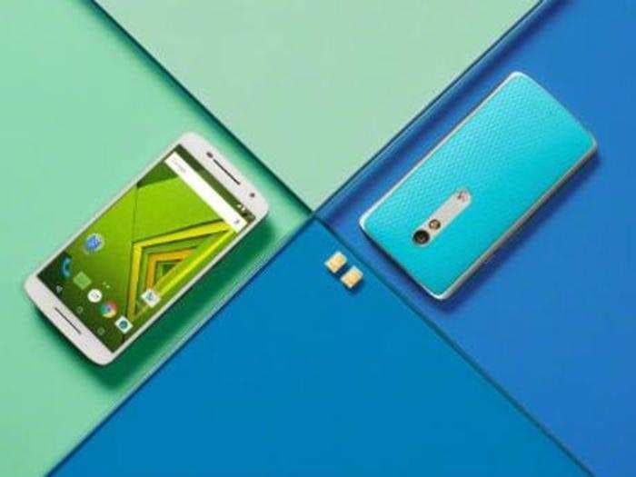 Enter the bloodiest battle of the smartphone market:
MotoXPlay vs the rest
