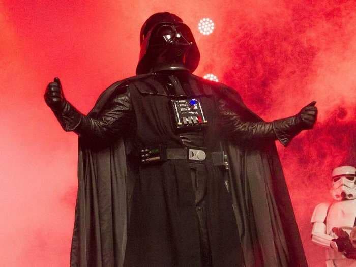 A hot rumor about a former 'Star Wars' actor has fueled a crazy fan theory about Darth Vader