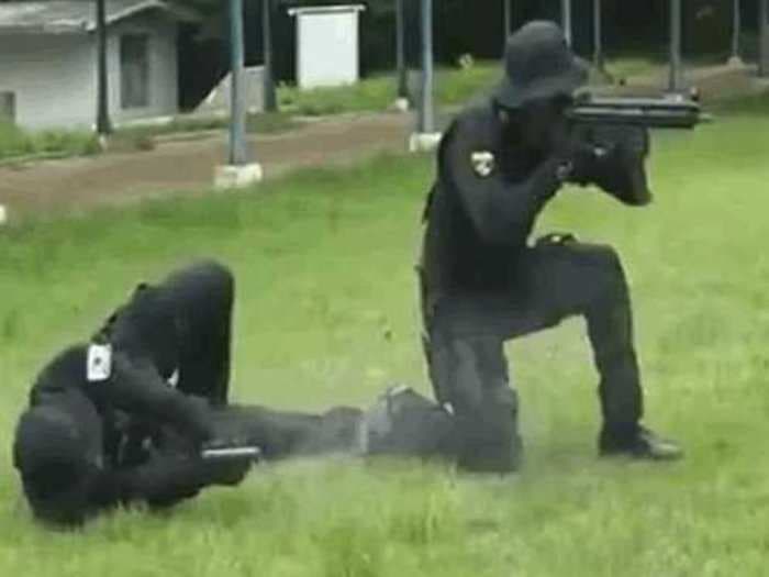 The craziest small arms maneuvers by South Korean SWAT, in 9 GIFs