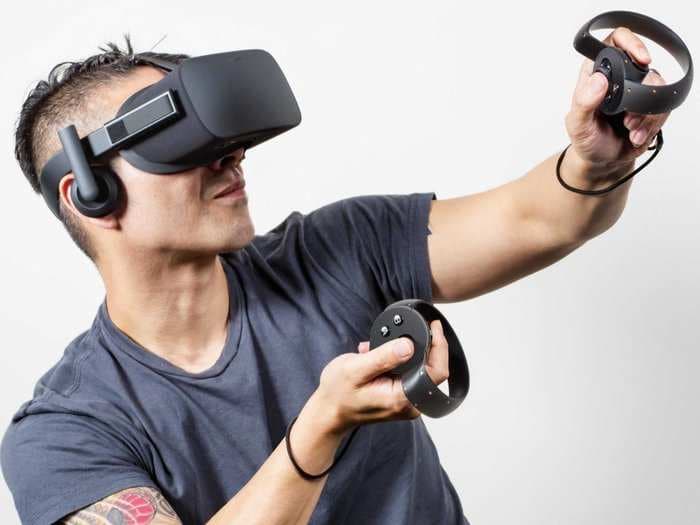 Facebook's Oculus Rift VR headset is still on track for Q1 launch, despite some doubts
