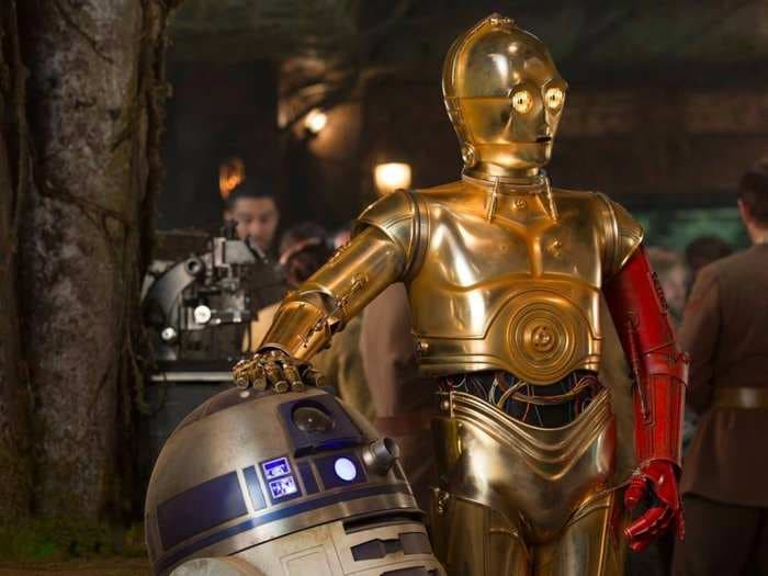 We finally know why C-3PO has a red arm in 'Star Wars: The Force Awakens'