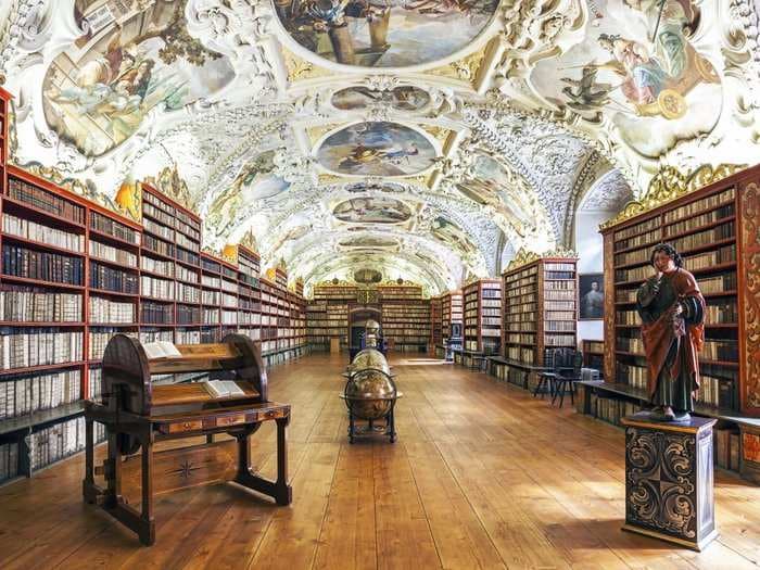 12 photos that show why Prague has the most beautiful library in the world