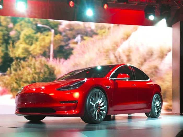 Tesla updates Model 3 shipping date for new orders
