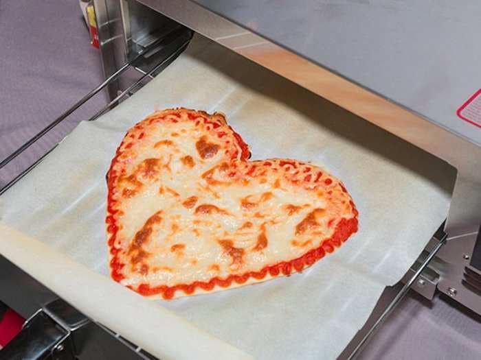 This robot can 3D-print and bake a pizza in six minutes