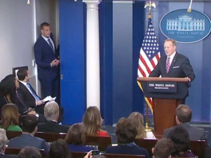 Patriots star Rob Gronkowski crashes White House press briefing: 'Sean, need some help?'