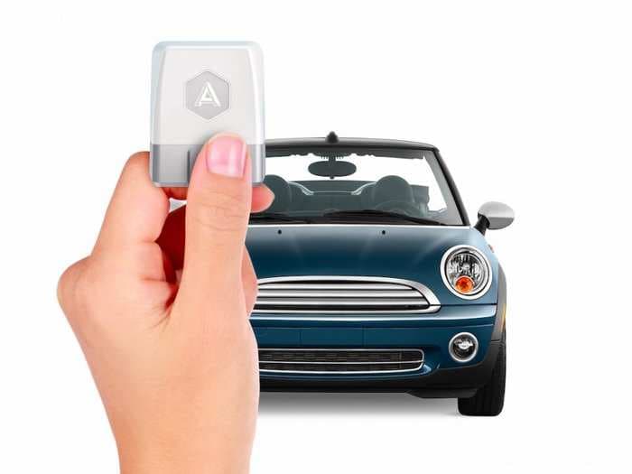 13 must-have car gadgets that cost less than $100
