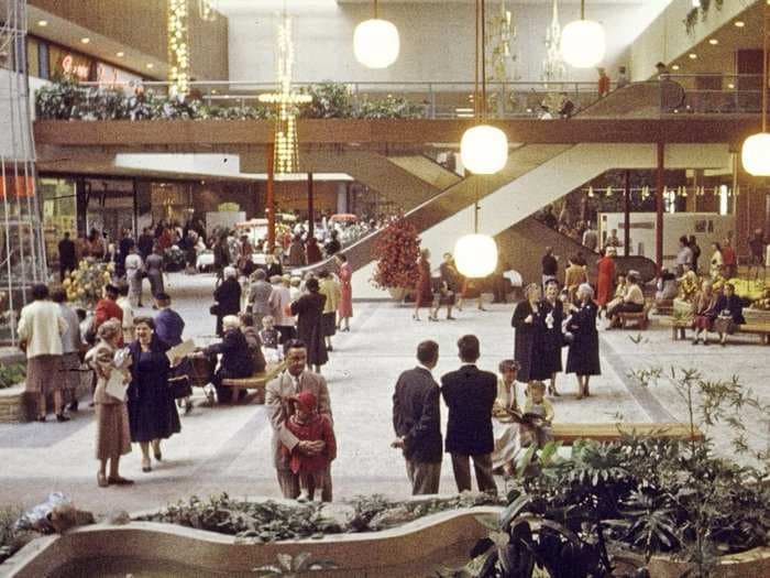 25 incredible photos revealing the history of America's first modern shopping mall