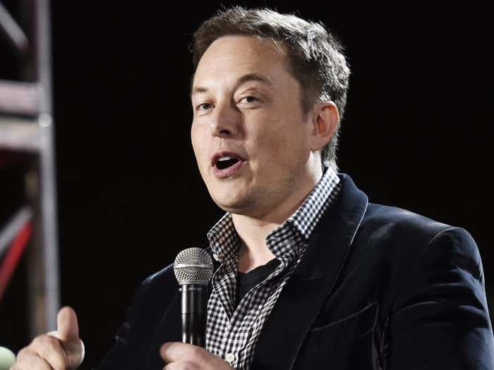 Elon Musk is trying to recruit people to work at Tesla's giant battery factory in the middle of the Nevada desert