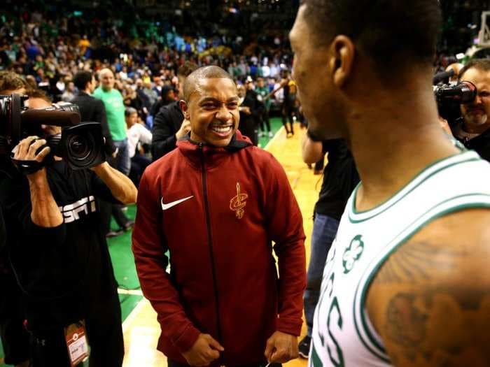 Isaiah Thomas received a standing ovation in his return to Boston