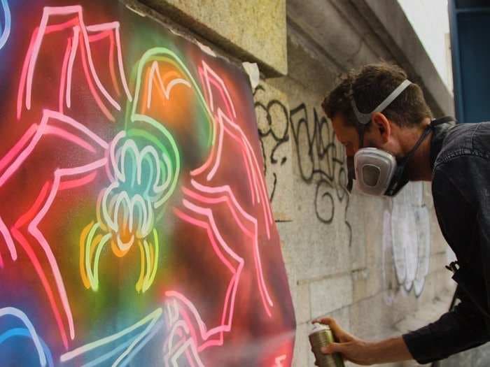 How a street artist creates fake glowing neon lights with spray paint