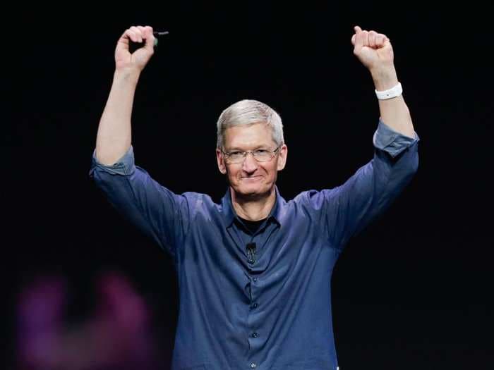 IT'S OFFICIAL: Apple is the first US company worth $1 trillion