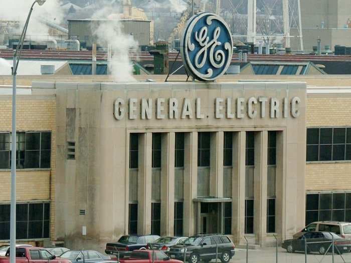 Moody's is considering downgrading General Electric after the company said it would miss 2018 earnings forecasts