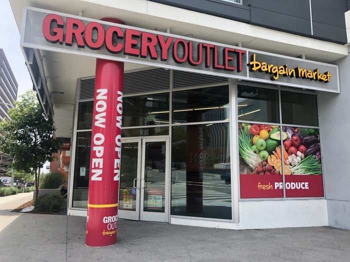 What it's like to shop at Grocery Outlet, the 'extreme value' supermarket that's been described as 'the TJMaxx of grocery stores'