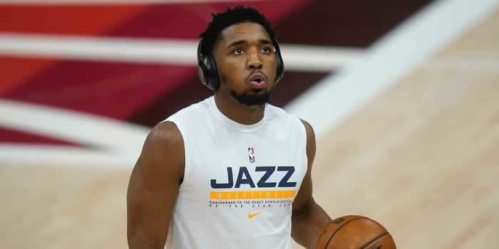 Utah Jazz players feared it was 'the end' when their plane's engine failed after hitting a flock of birds